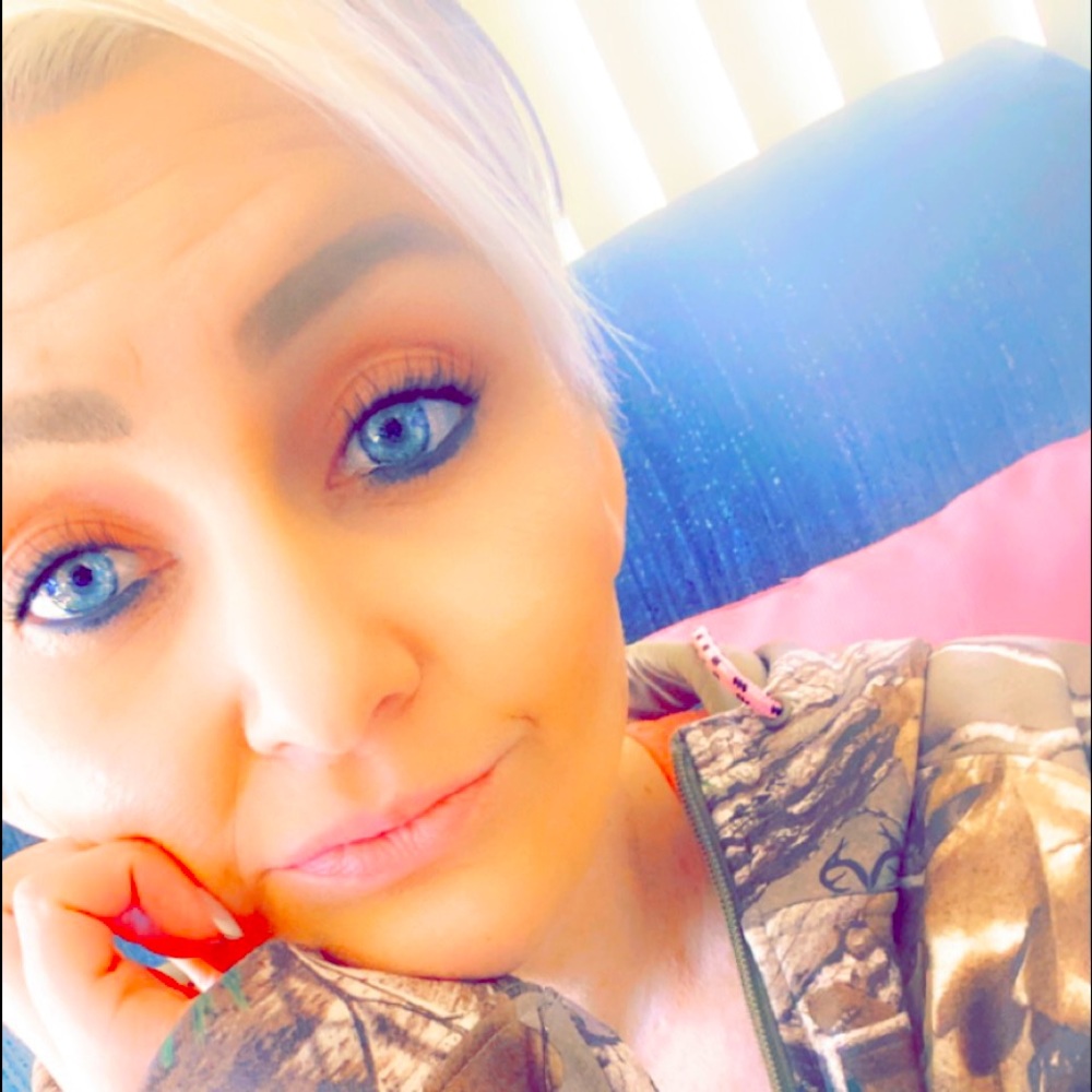 Meet your Posher, Chrystal